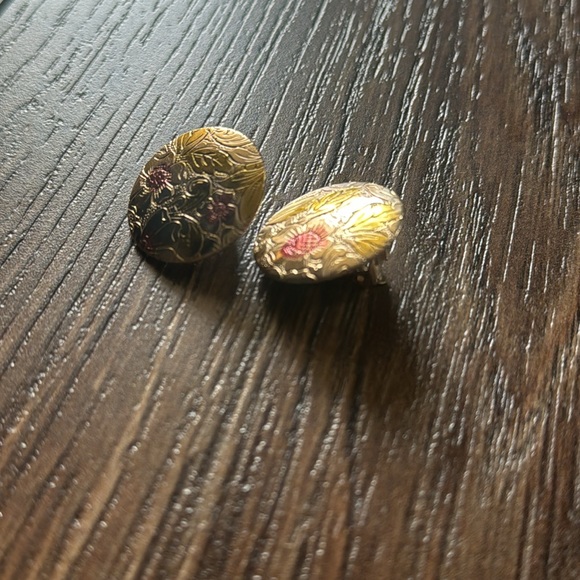 VINTAGE CLIP ON EARRINGS - Picture 5 of 5